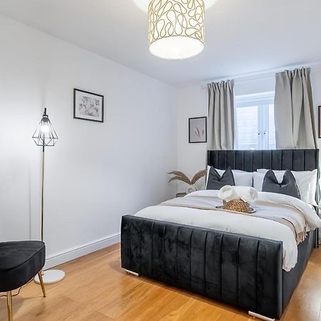 Chic 3 Bed Apartment Near London Bridge With Balcony Exterior photo