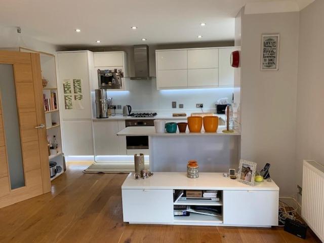 Chic 3 Bed Apartment Near London Bridge With Balcony Exterior photo