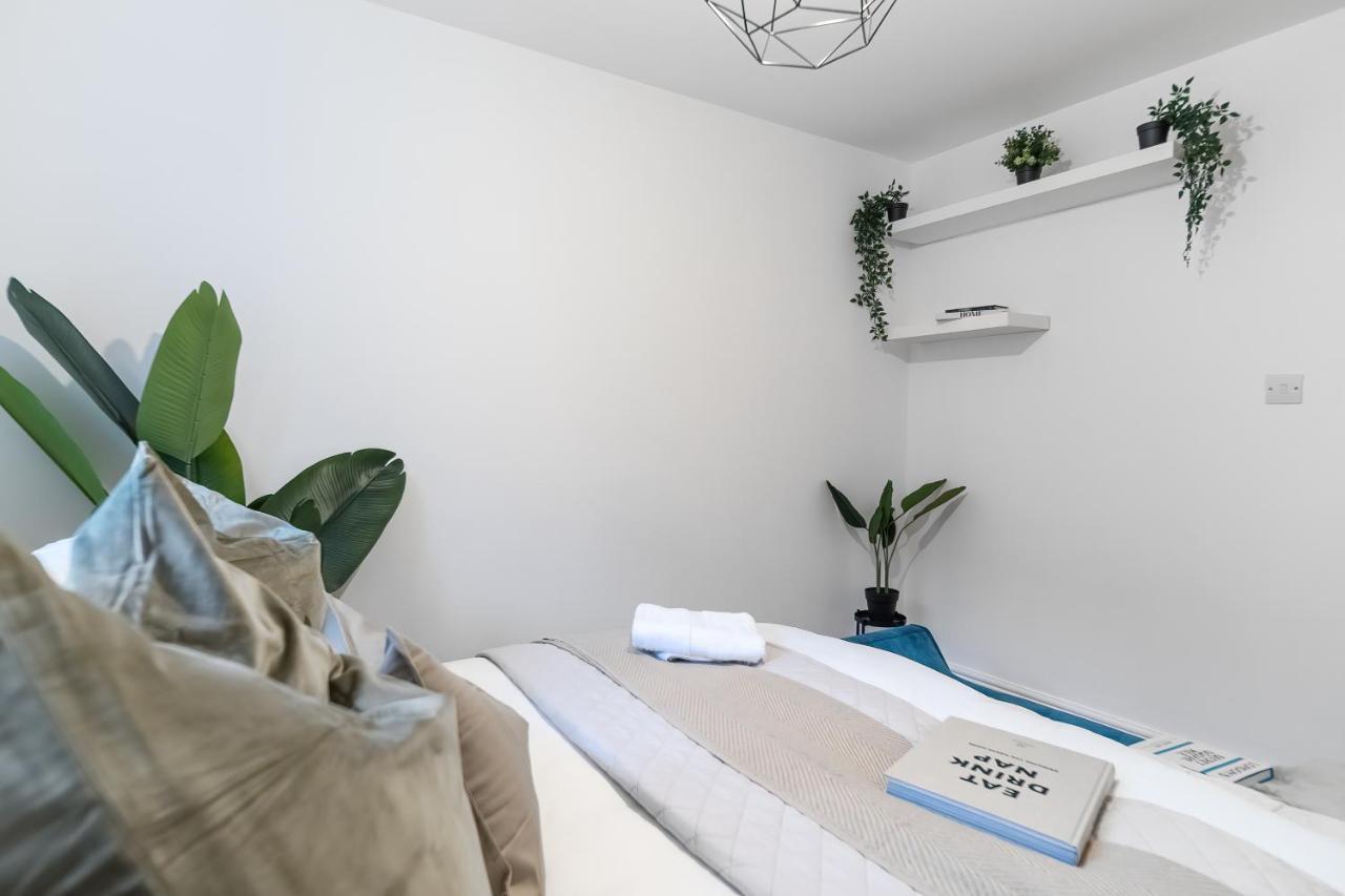 Chic 3 Bed Apartment Near London Bridge With Balcony Exterior photo