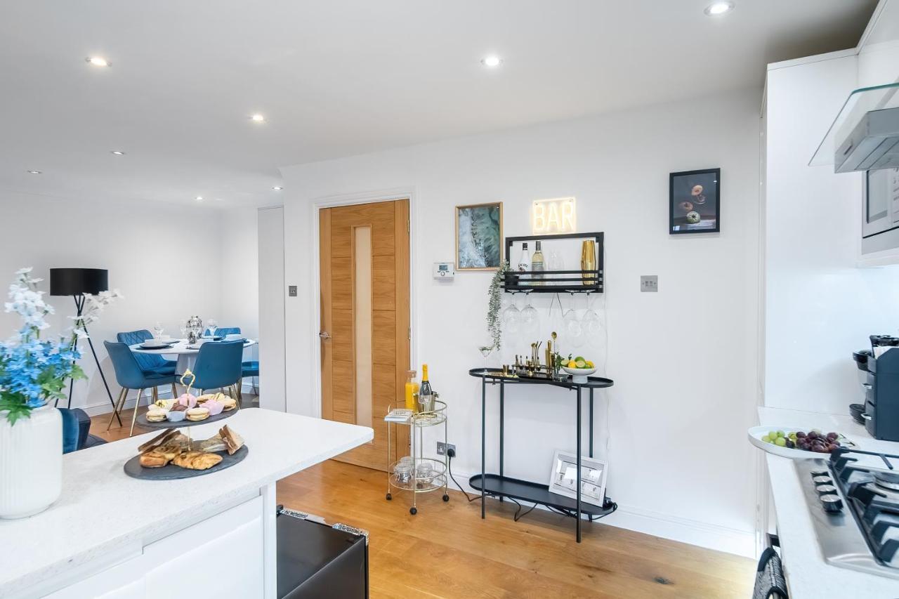 Chic 3 Bed Apartment Near London Bridge With Balcony Exterior photo